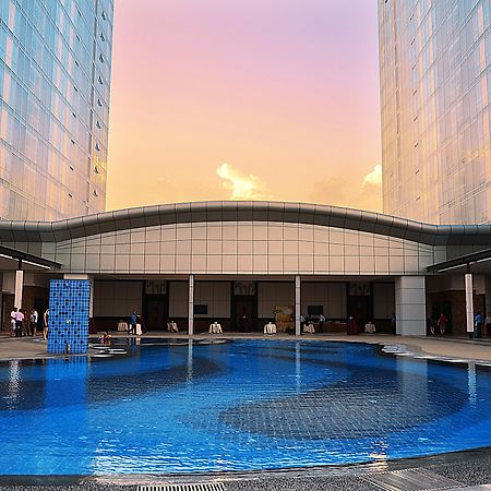 Ksl ホテル ＆ リゾート ジョホールバル エクステリア 写真 The pool at the hotel