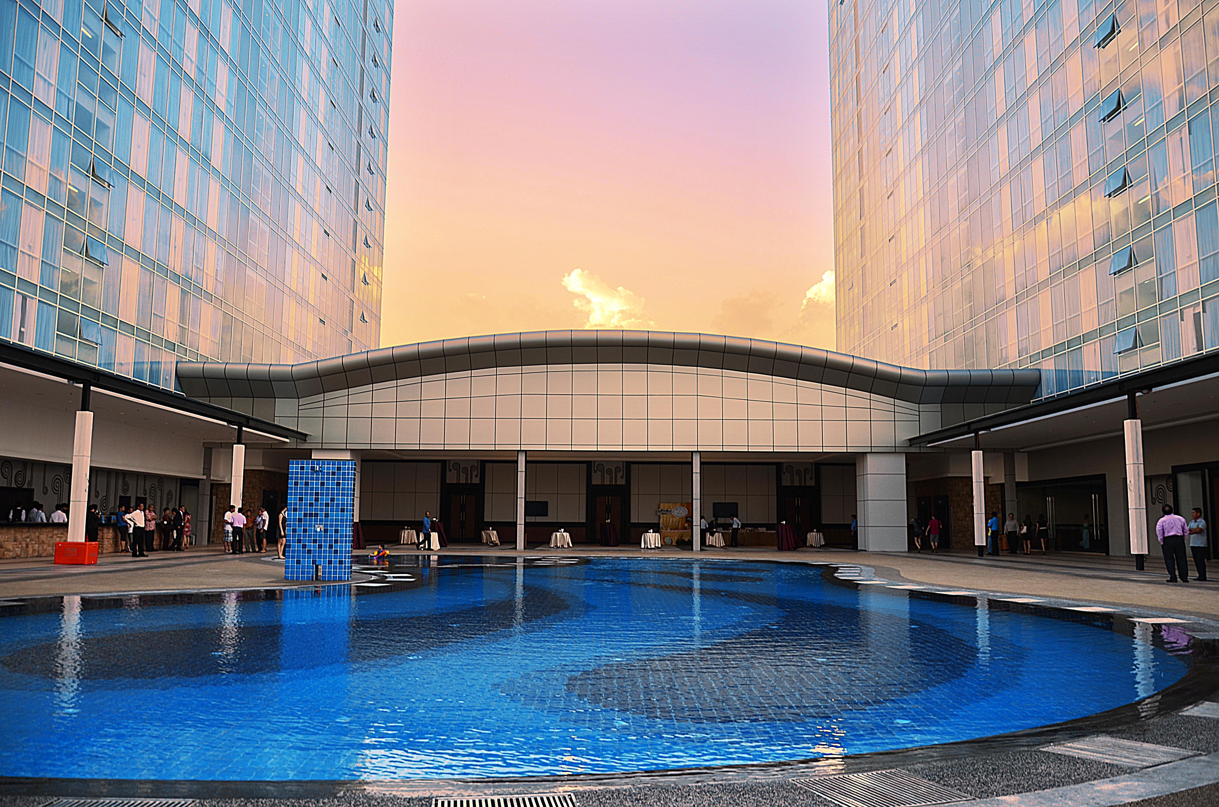Ksl ホテル ＆ リゾート ジョホールバル エクステリア 写真 The pool at the hotel