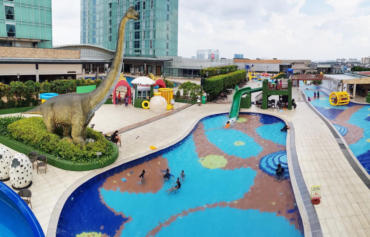 Ksl ホテル ＆ リゾート ジョホールバル エクステリア 写真 The park's swimming pool